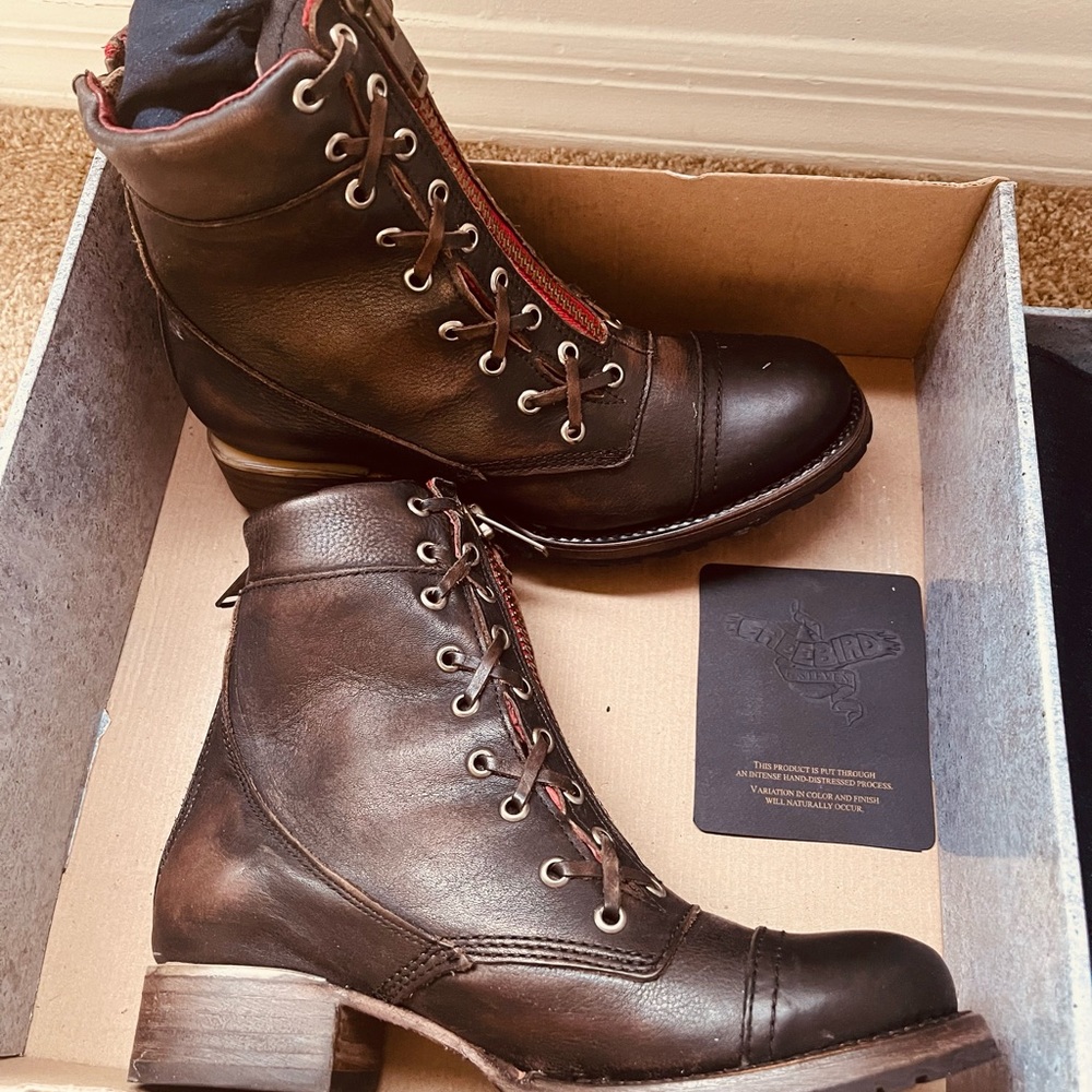 FREEBIRD by STEVEN LIVERPOOL BLACK DISTRESSED SIZE 8.0